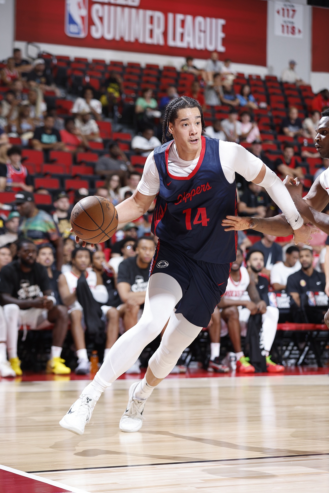 😈防守型中锋？30号秀尼德豪泽4投全丢拿1分 但有10板2断4帽！